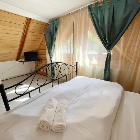 Quiet House 3*